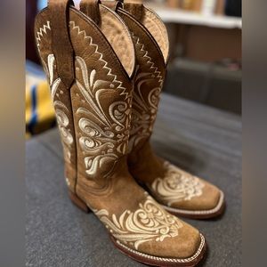 Circle g woman’s western boots size 7.5